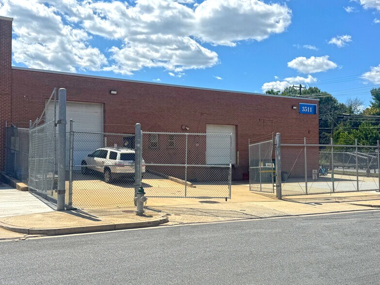 More Photos Of 3511 52nd Ave, Hyattsville Warehouse For Lease