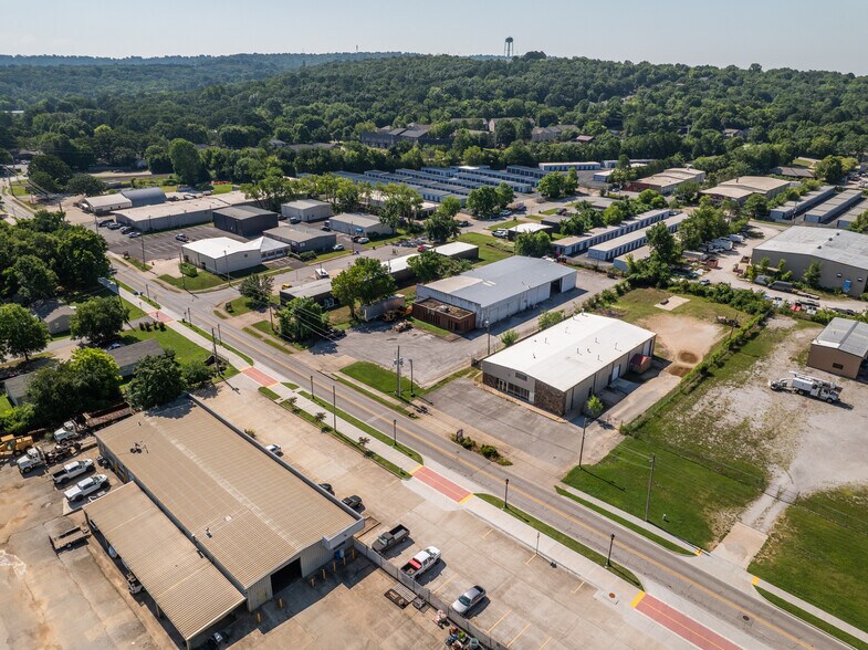 More Photos Of 535 W Poplar St, Fayetteville Warehouse For Lease