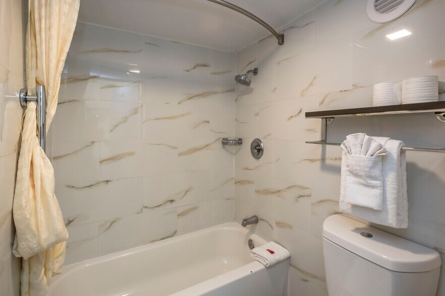 More Photos Of 1900 Canterbury Rd, Sacramento Hotel For Sale