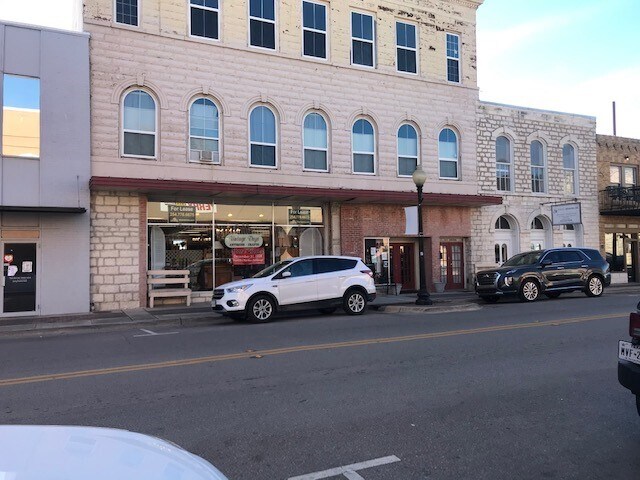Primary Photo Of 213 E Central Ave, Belton Storefront Retail Residential For Lease