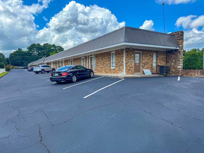 More Photos Of 2204-2208 Hanfred Ln, Tucker Office For Sale
