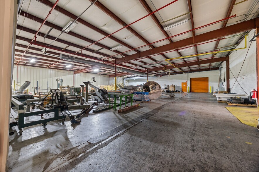 More Photos Of 2020 W Front St, Statesville Manufacturing For Lease