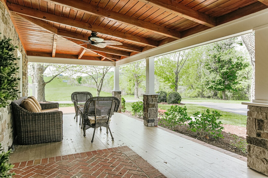 More Photos Of 1329 Commerce Rd, Staunton Hotel For Sale