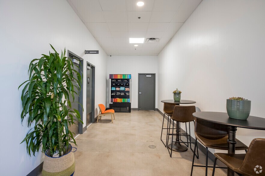 More Photos Of 7119-7129 E Shea Blvd, Scottsdale General Retail For Lease