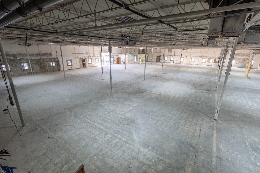 More Photos Of 2140 W Washington St, Orlando Distribution For Lease