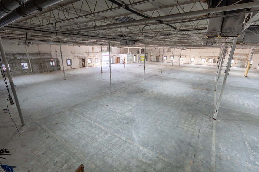 More Photos Of 2140 W Washington St, Orlando Distribution For Lease