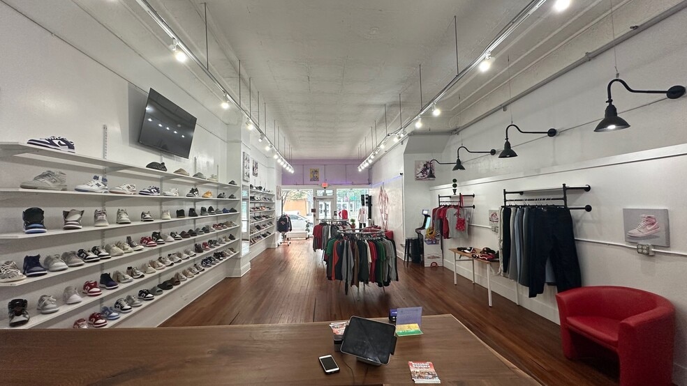 More Photos Of 457-459 N High St, Columbus Storefront Retail Residential For Lease