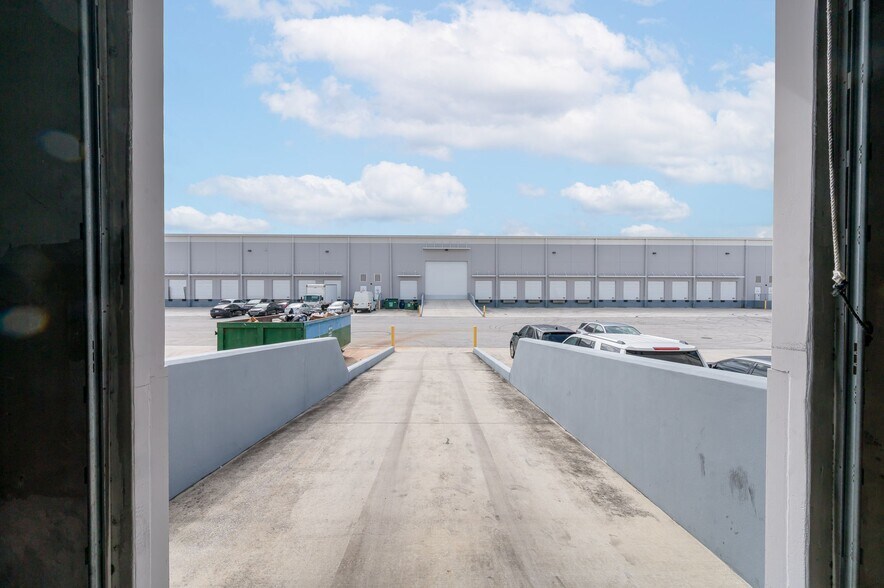 More Photos Of 475 N Cleary Rd, West Palm Beach Warehouse For Lease