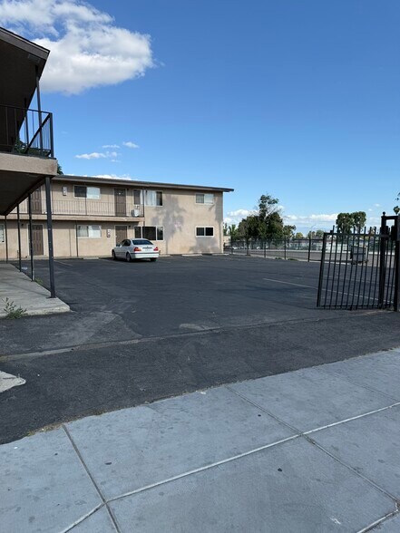 More Photos Of 1700 Lincoln St, Bakersfield Apartments For Sale
