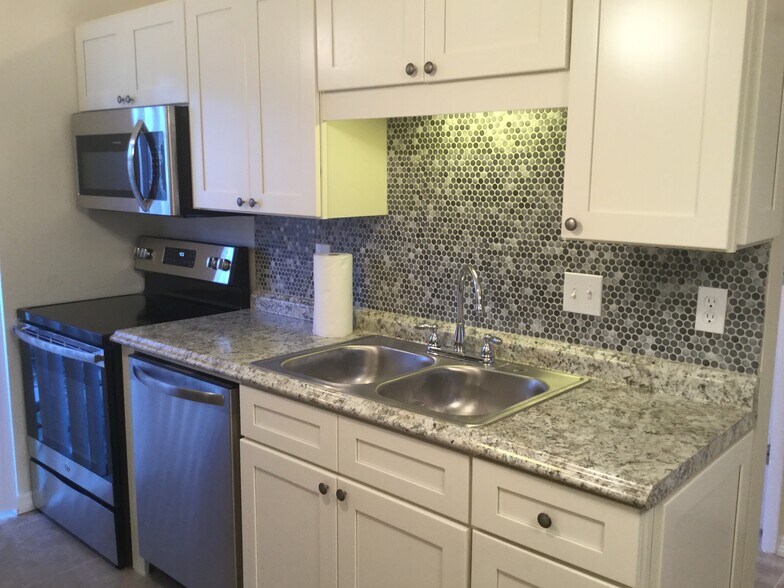 More Photos Of 2906 62nd St W, Bradenton Multifamily For Sale