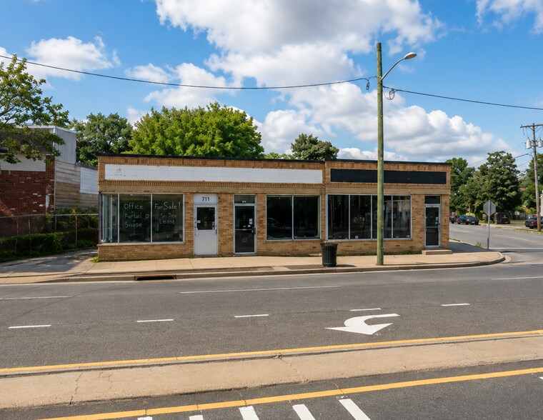 Primary Photo Of 711-715 N Wellwood Ave, Lindenhurst General Retail For Sale