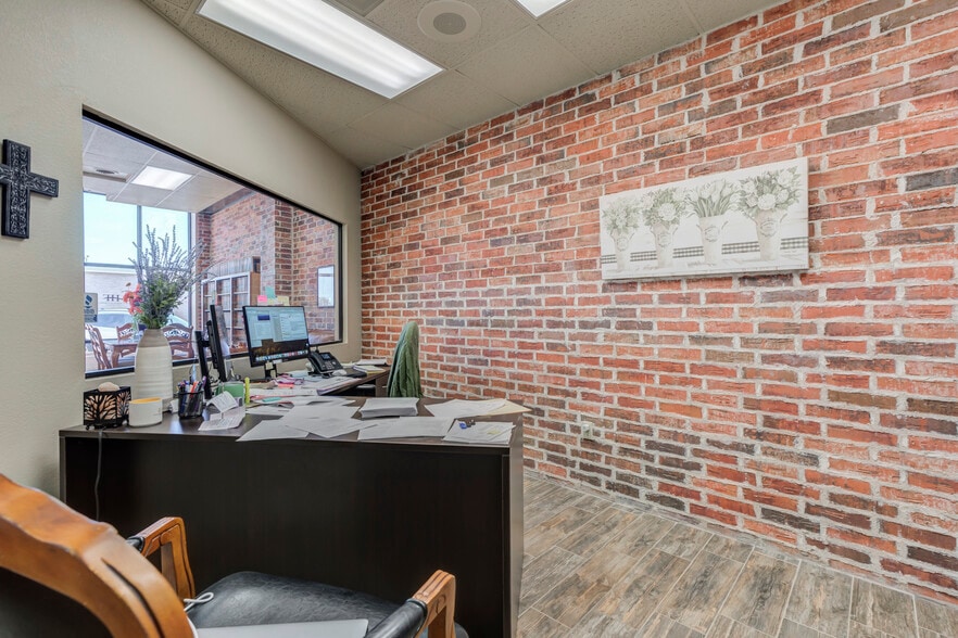 More Photos Of 1312 Texas Ave, Lubbock Office For Sale