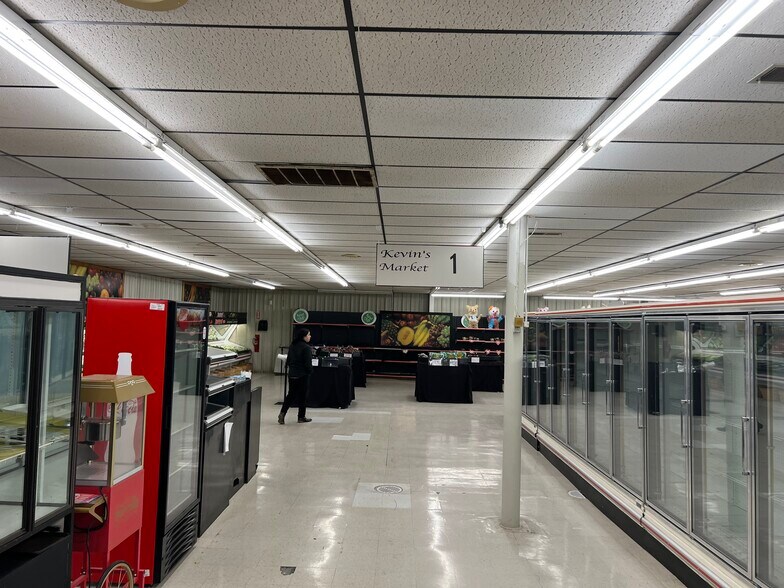 More Photos Of 800 TX-86, Bovina Supermarket For Sale