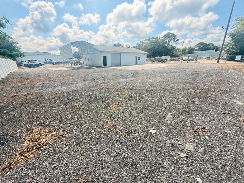 More Photos Of 6129 Siesta Ln, Port Richey Warehouse For Lease