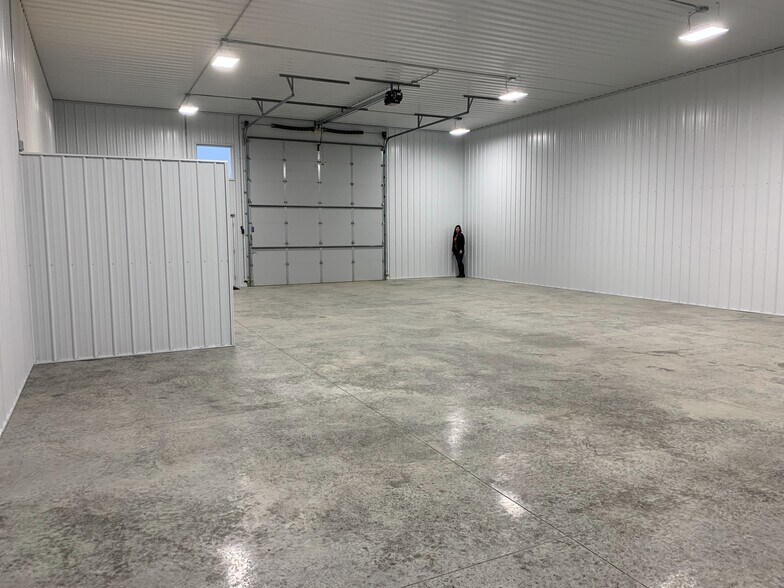More Photos Of 710 6th St NW, Maple Lake Warehouse For Lease