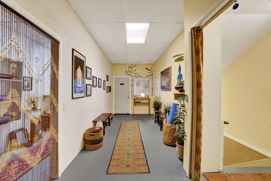 More Photos Of 1638 E Market St, York Flex For Sale