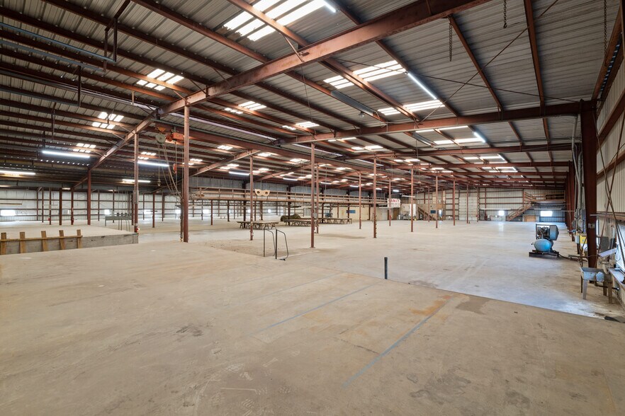 More Photos Of 14392 W Expressway 83, Harlingen Manufacturing For Lease