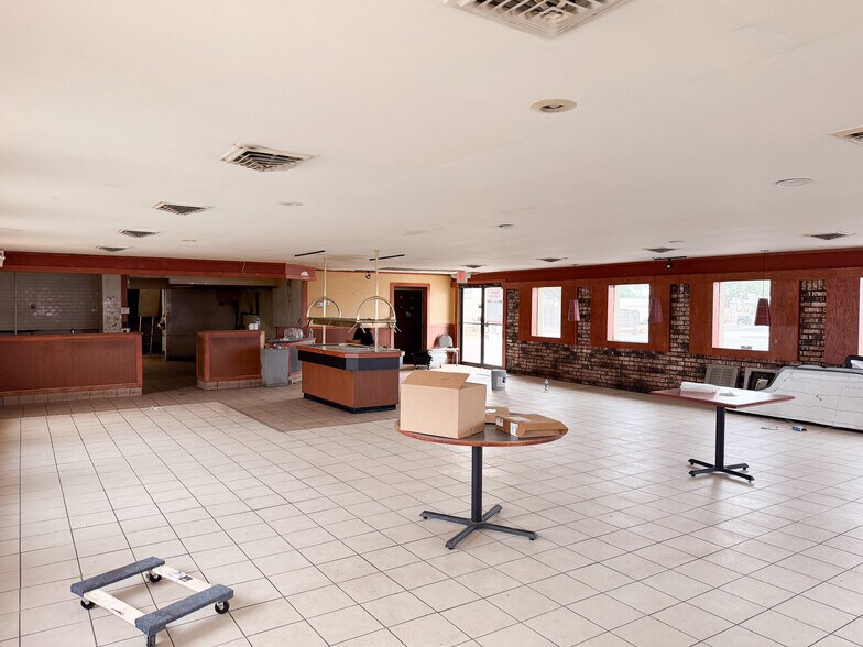 More Photos Of 2131 E 8th St, Odessa General Retail For Sale