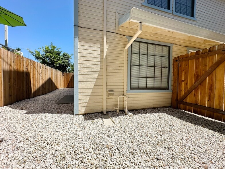 More Photos Of 1805 V St, Sacramento Dormitory For Sale