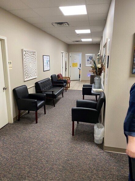 More Photos Of 3340 N College Ave, Fayetteville Storefront For Lease