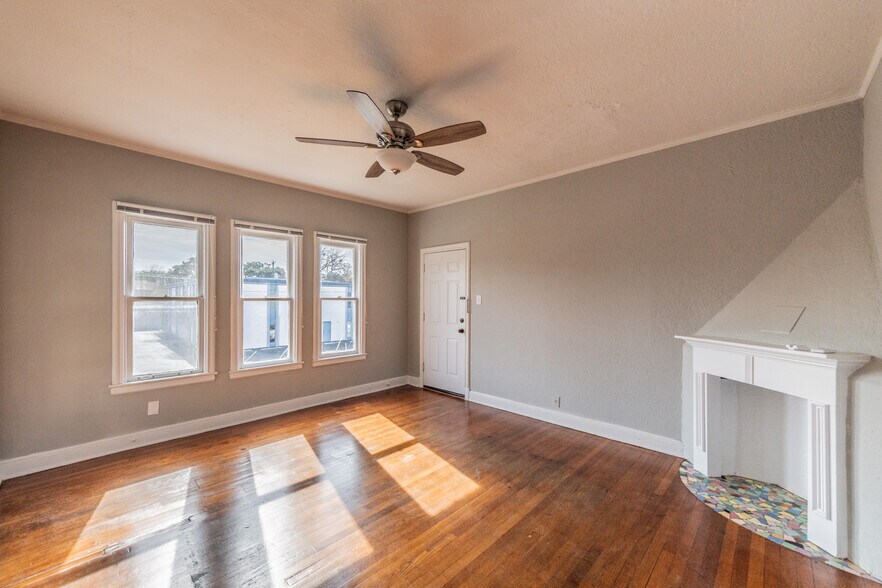 More Photos Of 403 W Hollywood Ave, San Antonio Apartments For Sale