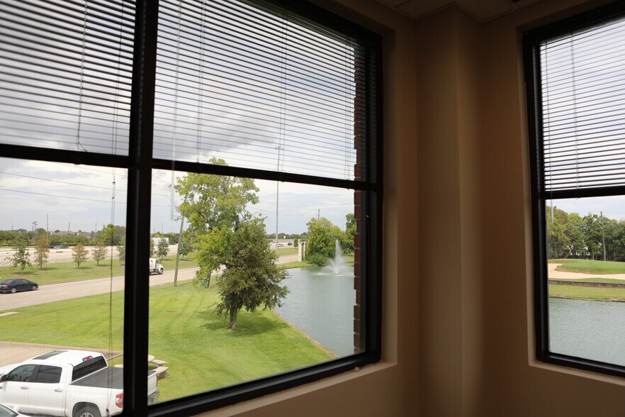 More Photos Of 19855 Southwest Fwy, Sugar Land Office For Lease