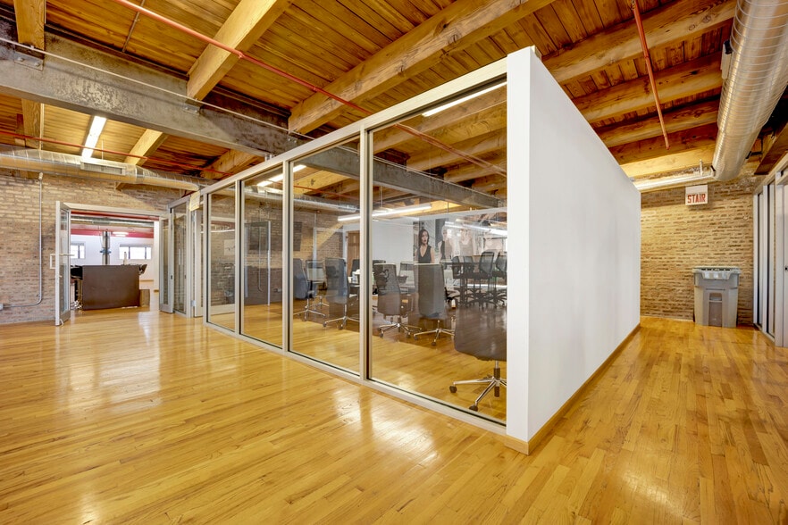 More Photos Of 6625 N Avondale Ave, Chicago Manufacturing For Lease