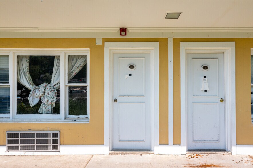 More Photos Of 7 Waterstone Rd, Greenwood Lake Hotel For Sale