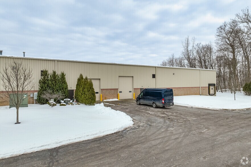 More Photos Of 25-29 Greenscapes Ct, Johnstown Warehouse For Lease