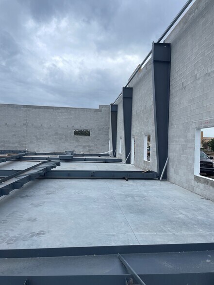 More Photos Of 16109 Lee Rd, Fort Myers Manufacturing For Sale