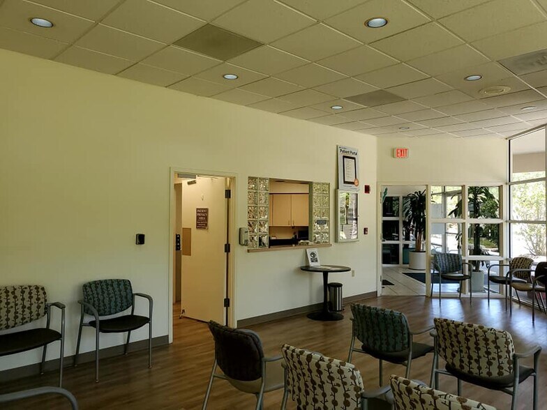 More Photos Of 5601 21st Ave W, Bradenton Office For Lease