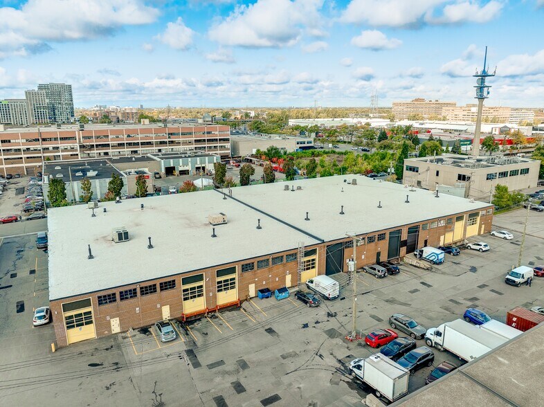 More Photos Of 1310-1370 Rue Chabanel O, Montréal Warehouse For Lease