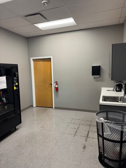 More Photos Of 5032 Sirona Dr, Charlotte Trailer Camper Park For Lease