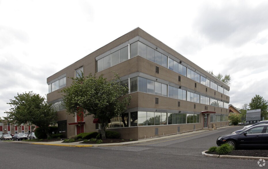 More Photos Of 1060 Kings Hwy N, Cherry Hill Office For Lease