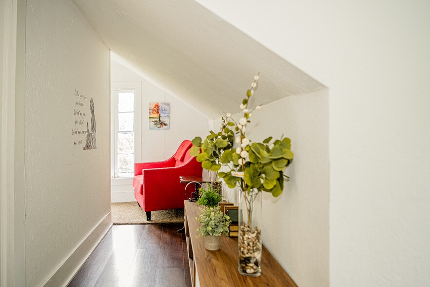 More Photos Of 2735 PA-390, Canadensis Hospitality For Sale