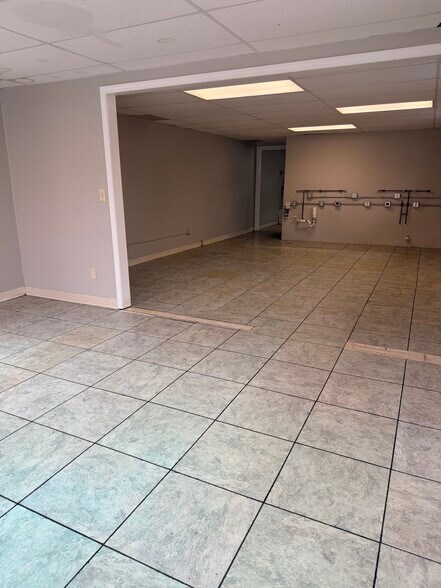 More Photos Of 130 E Court St, Bowling Green Office For Lease