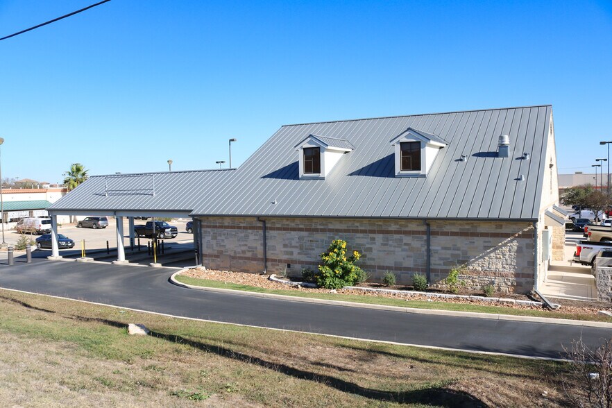 More Photos Of 20710 N US Highway 281, San Antonio Bank For Sale