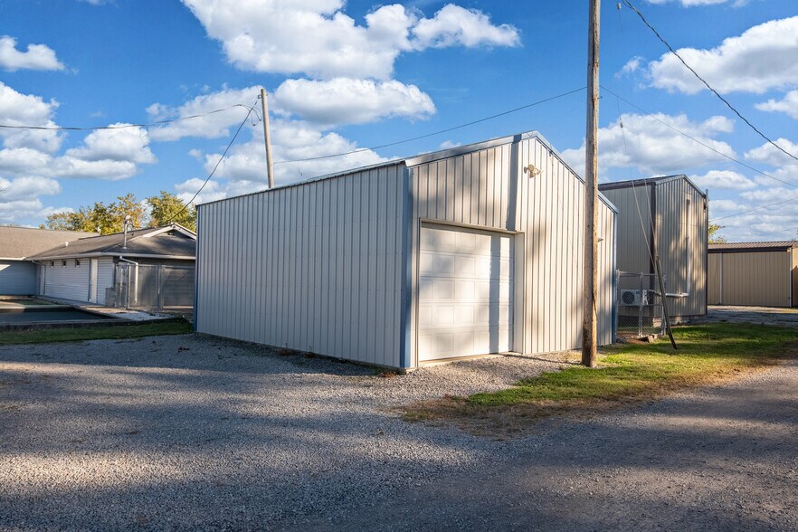 More Photos Of 602 S Court St, Marion Office For Sale