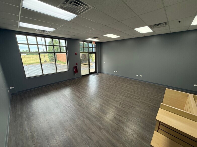 More Photos Of 83 Templeton Dr, Oswego Office For Lease
