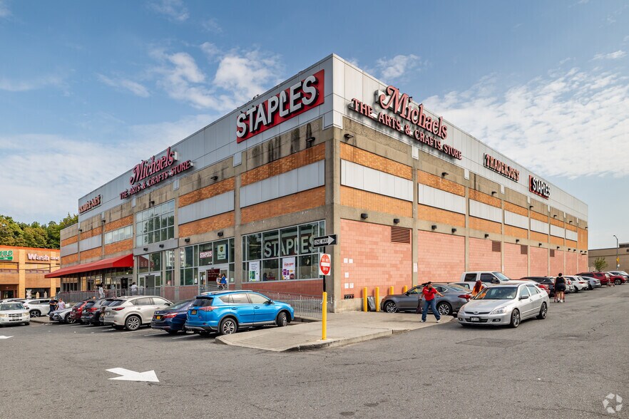 More Photos Of 90-30 Metropolitan Ave, Rego Park Unknown For Lease