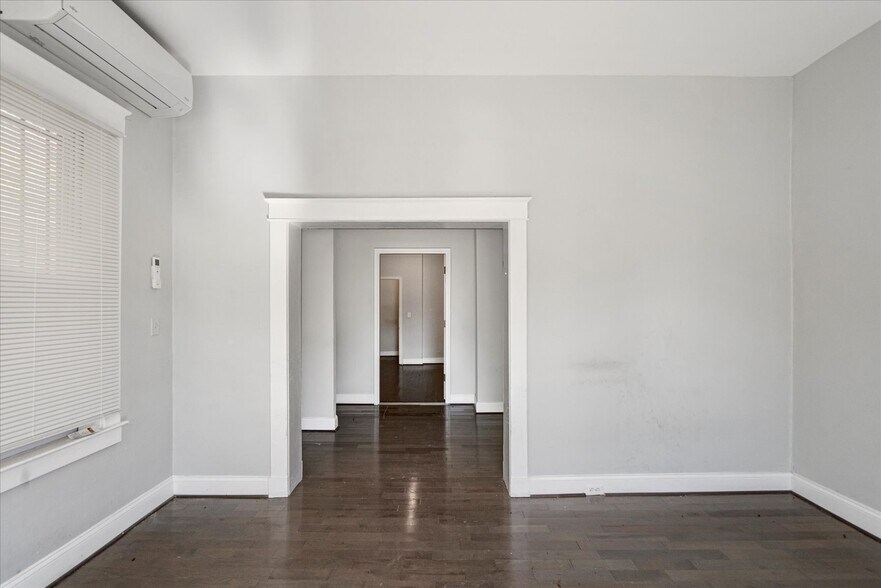 More Photos Of 204 E 25th St, Baltimore Office For Sale
