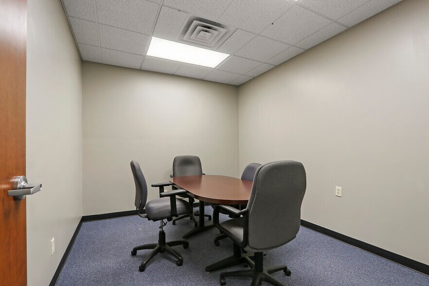More Photos Of 1131 Prairie Dr, Racine Office For Lease