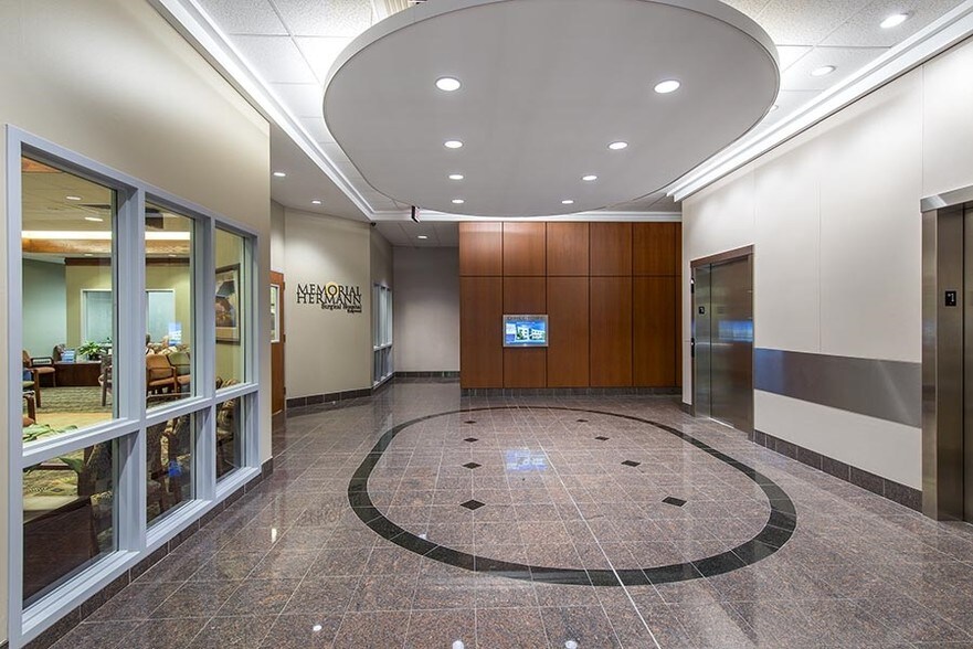 300350 Kingwood Medical Dr, Kingwood, TX 77339 Medical Office For
