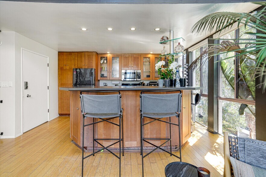 More Photos Of 14 Mast, Marina Del Rey Apartments For Sale