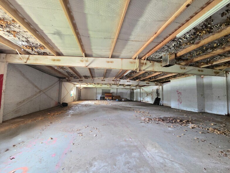 More Photos Of 14077 N Highway 75, Willis Warehouse For Sale