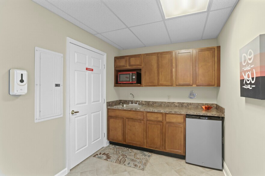 More Photos Of 8180 Lark Brown Rd, Elkridge Office Residential For Sale