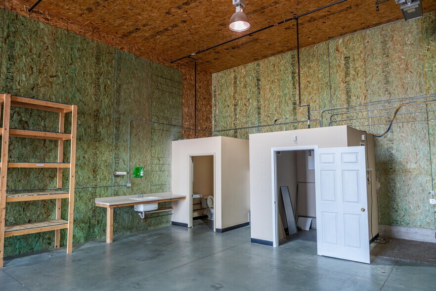 More Photos Of 628 Kraft Loop Rd, Casper Flex For Lease