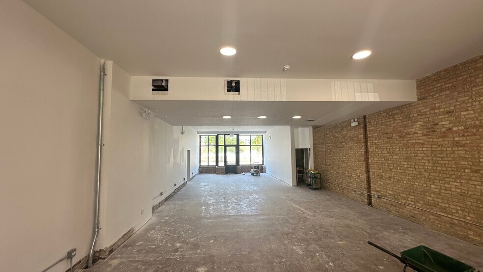 More Photos Of 6411 W Irving Park Rd, Chicago Office Residential For Lease