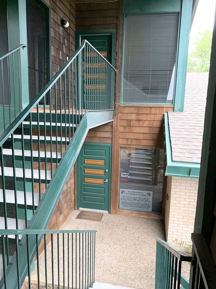 More Photos Of 2525 Wallingwood Dr, Austin Unknown For Lease