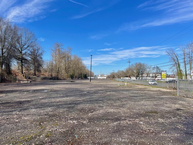 More Photos Of 10365 N Vancouver Way, Portland Land For Lease